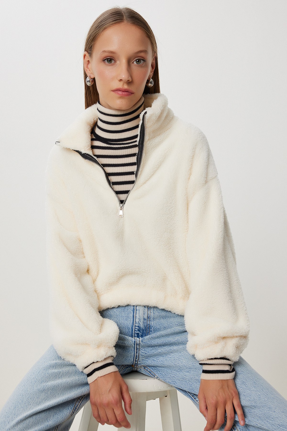 Happiness İstanbul Kadın Kemik Fermuarlı Peluş Sweatshirt ZV00343